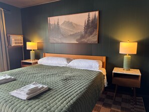 Basic Single Room | In-room safe, free WiFi - The Dax Lodge and Cabins  (Tupper Lake)