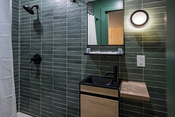 Bathroom - The Dax Lodge and Cabins  (Tupper Lake)
