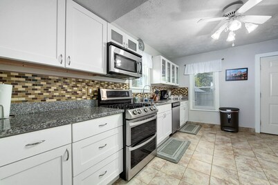 NEW!Large & Luxurious-OH City W-Hottub+Pooltable