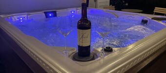 NEW!Large & Luxurious-OH City W-Hottub+Pooltable