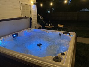 Terrace/patio - NEW!Large & Luxurious-OH City W-Hottub+Pooltable (Cleveland)
