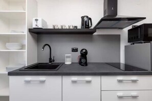 Private kitchen - 1-BDRM Apt Old Town View @Providenca Accommodation (Mali Lošinj)