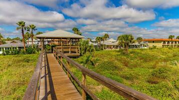 Condo (4 Bedrooms) | Property amenity