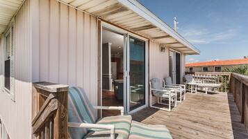 Condo (4 Bedrooms) | Property amenity