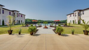 A courtyard with a pool, potted plants, and two buildings with arched windows. - Loretto Vacation Rental: 7 Mi to State Park! (Loretto)
