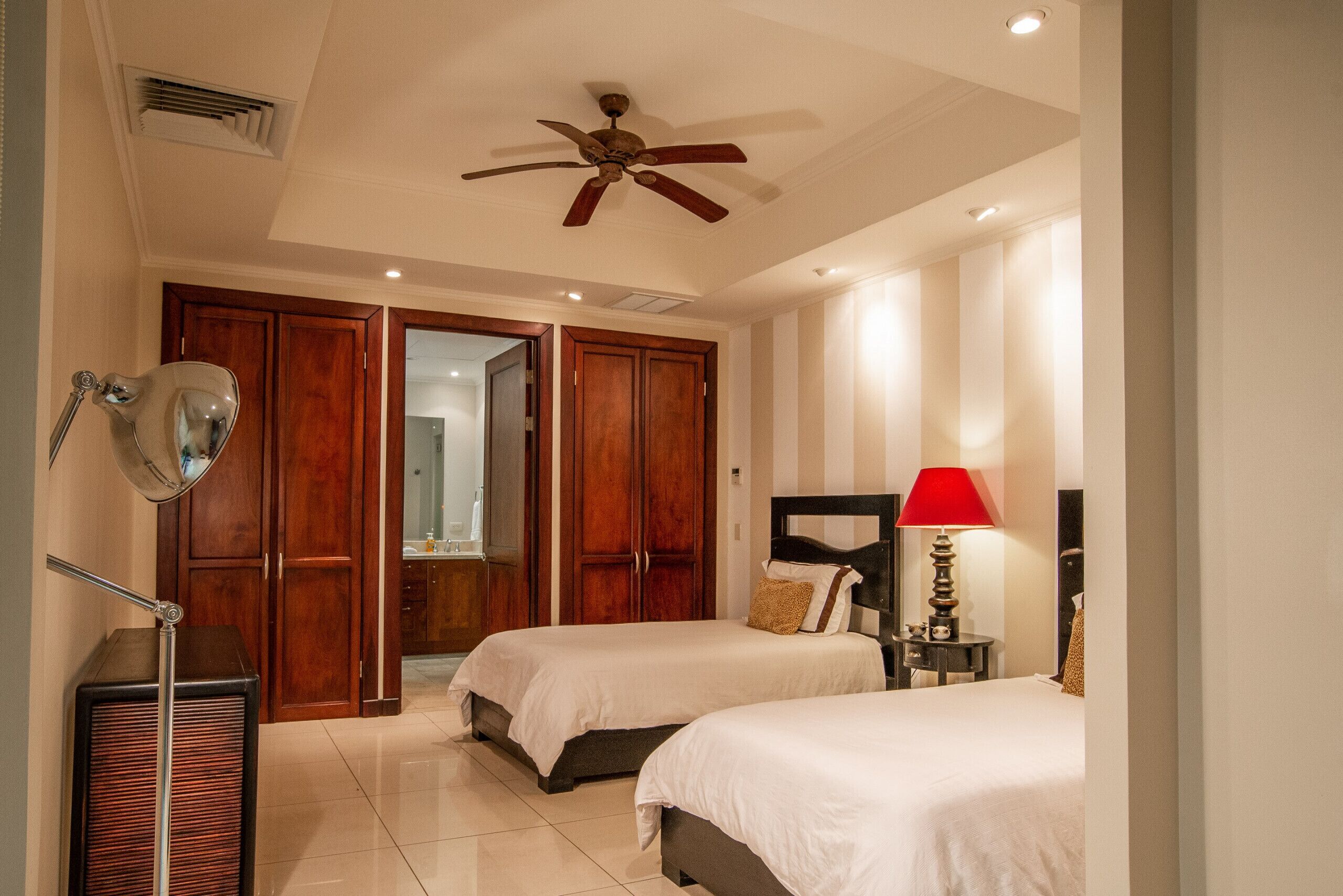 3 間睡房、房內夾萬、熨斗/熨衫板、免費 Wi-Fi