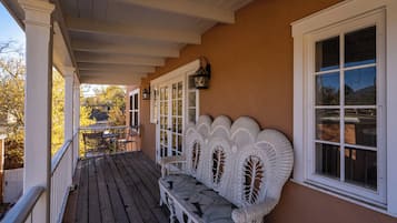 Condo (2 Bedrooms) | Property amenity