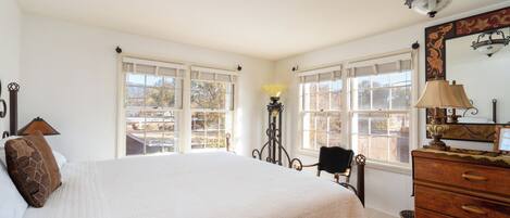 Condo (2 Bedrooms) | Property amenity