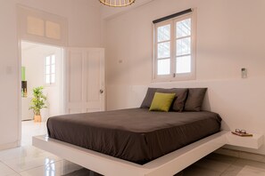 Exclusive-huoneisto | 1 makuuhuone, ylelliset vuodevaatteet, untuvapeitot, minibaari