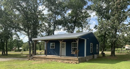 Cozy cabin 2 miles from Little Red River world renowned trout fishing