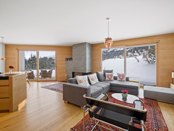 TV, fireplace - Apartment Praval by Interhome (Valbella)