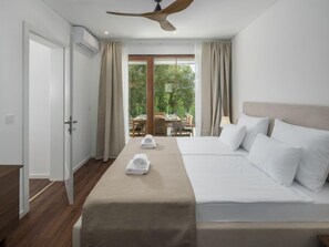 2 bedrooms, iron/ironing board, WiFi