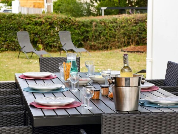 Outdoor dining - La Villa Dorée by Interhome (Pornic)