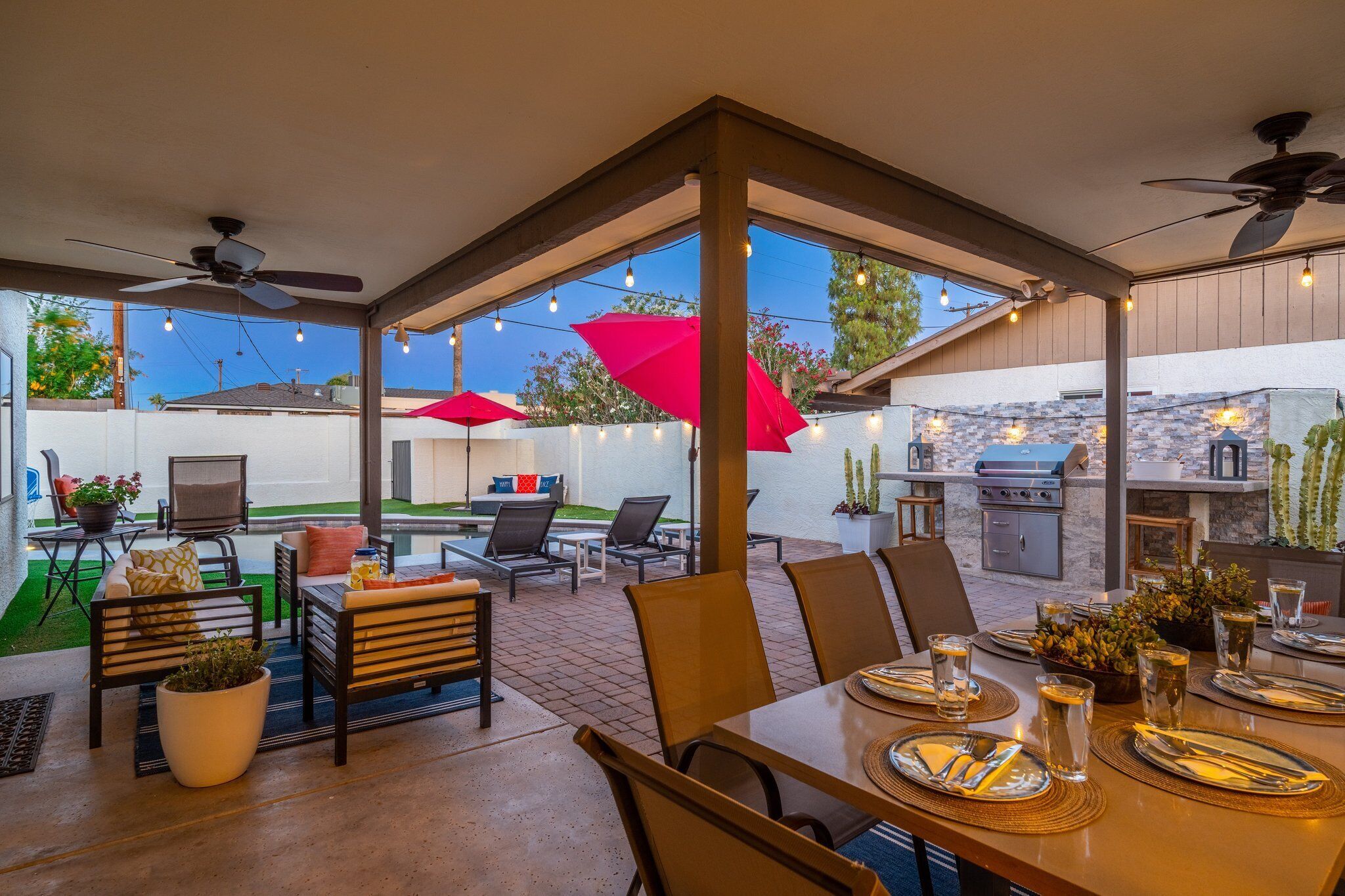 屋外ダイニングエリア