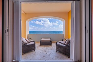 Interior - Caribbean Views. 2 BR at Isla 33. Rooftop Pool. (Isla Mujeres)