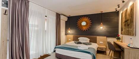 1 bedroom, desk, iron/ironing board, WiFi
