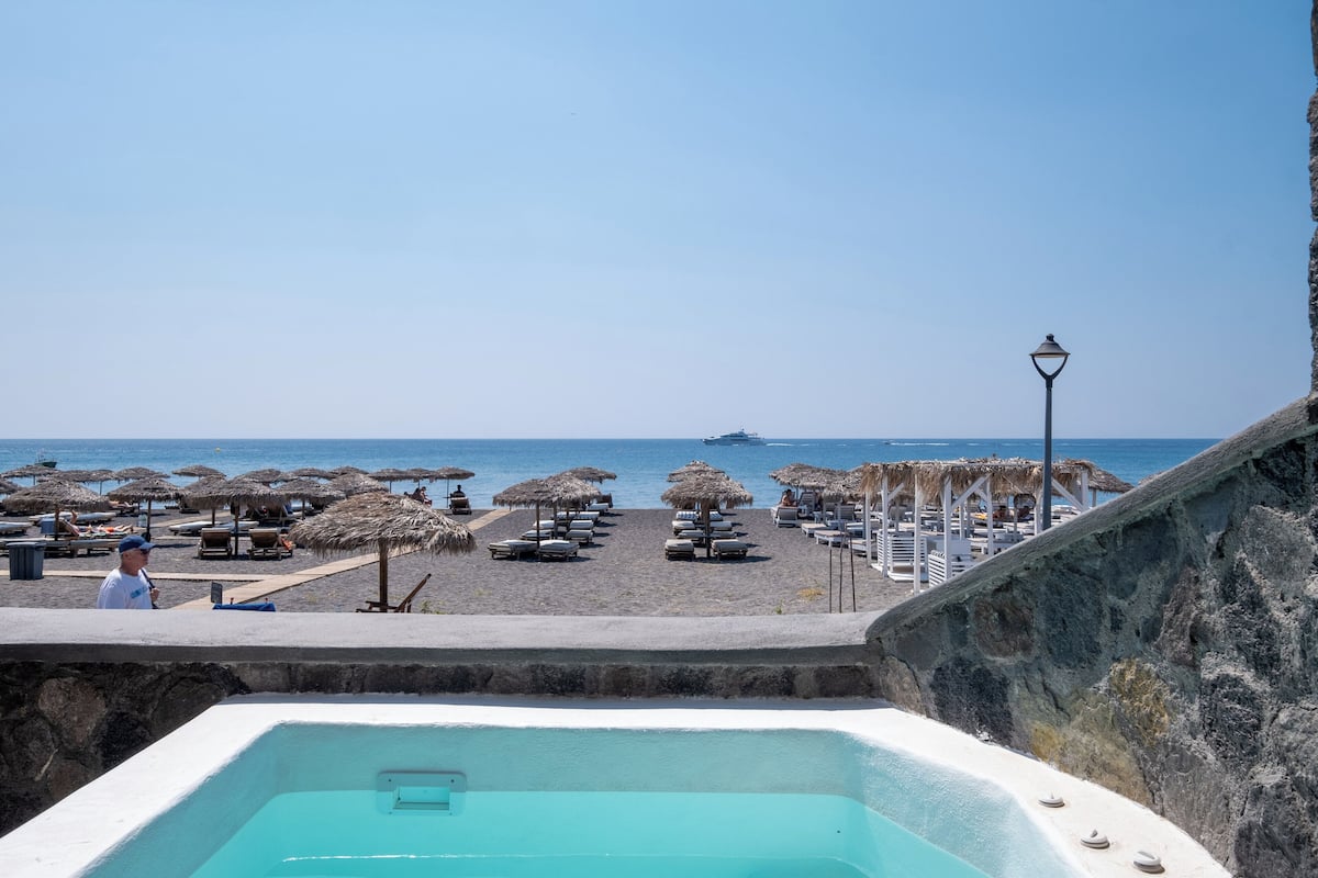 Junior Suite, Multiple Beds, Hot Tub, Sea View | 1 bedroom, individually decorated, individually furnished