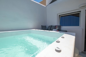 Junior Suite, Hot Tub, Beachside (4 Guests) | 1 bedroom, individually decorated, individually furnished - Sand Gem - Beach Apartments (Santorini)