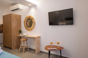 ジュニア スイート スパ浴槽 ビーチサイド (4 Guests) | 1 室のベッドルーム、客室ごとに異なる装飾、客室ごとに異なるインテリア、ノートパソコン用作業スペース