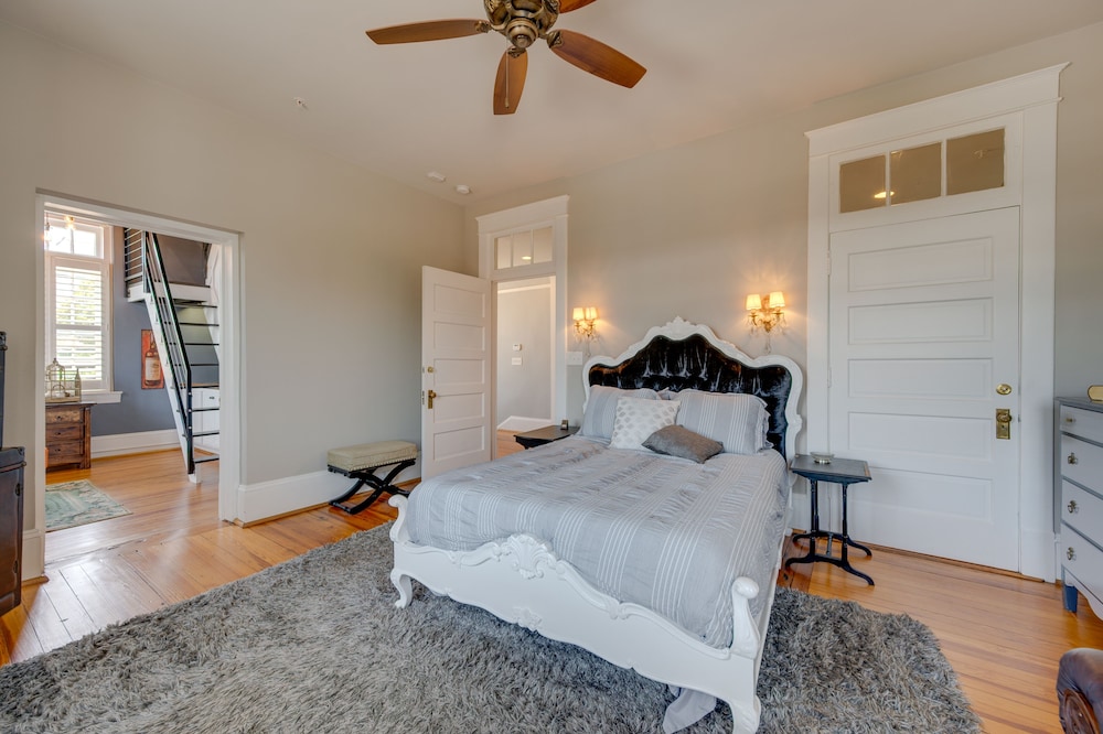 Downtown WinstonSalem Condo w/ Private Library! WinstonSalem Vrbo