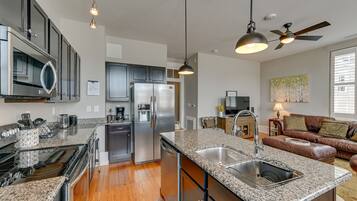 Fridge, microwave, coffee/tea maker, toaster