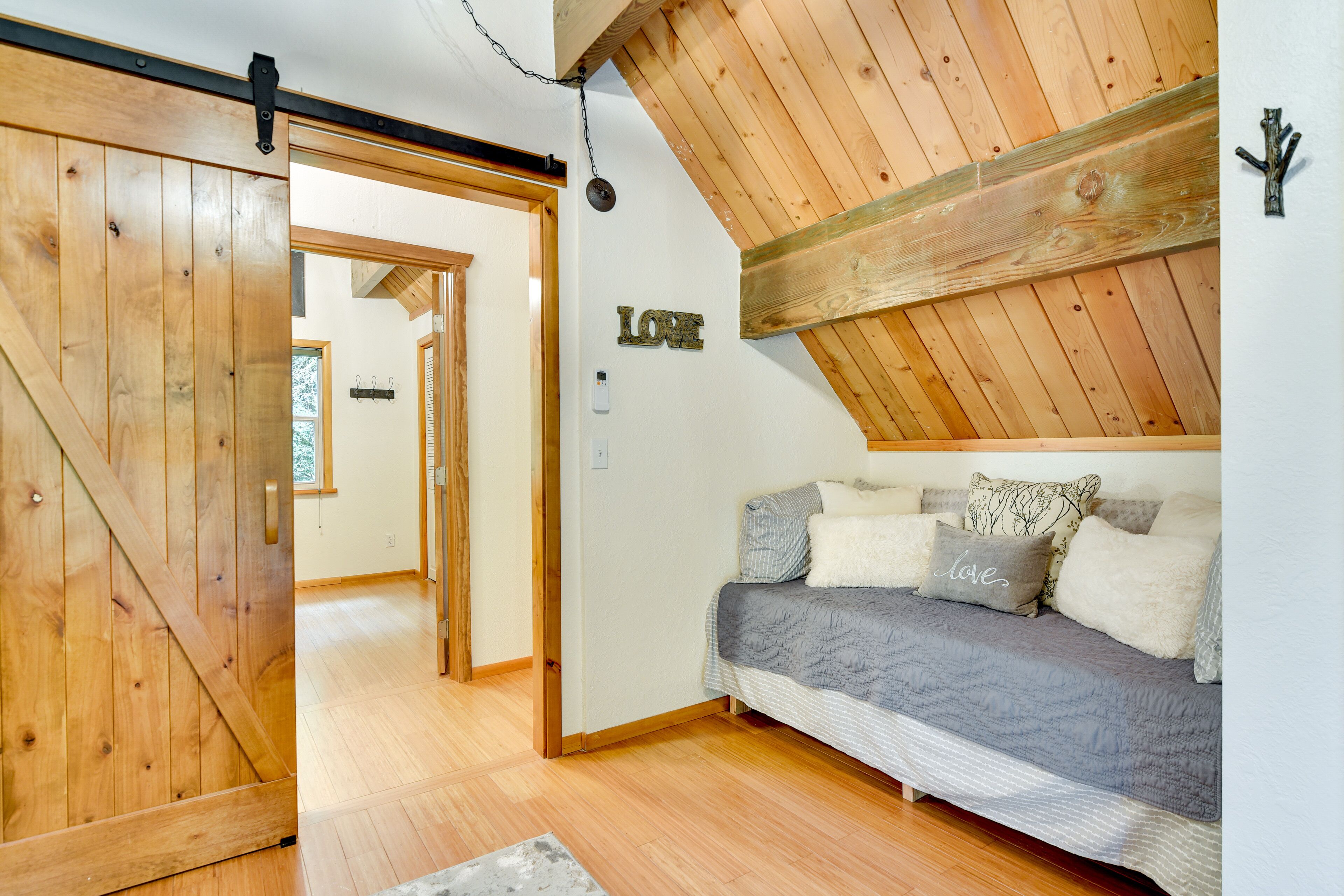 Peaceful Mt. Hood Cabin W/ Hot Tub & Fire Pit! - Oregon