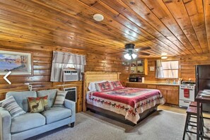 1 bedroom, desk, free WiFi, bed sheets