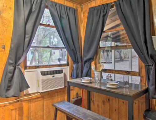 Cabin 9 with Hot Tub & Queen Bed