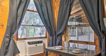 Cabin 9 with Hot Tub & Queen Bed