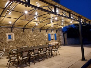 Outdoor dining - Mas les Lioures, Grignan Drôme Provençale, Idéal Pour Familles (Grignan)