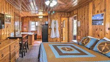 1 bedroom, desk, free WiFi, bed sheets