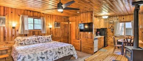 1 室のベッドルーム、デスク、WiFi (無料)、ベッドシーツ