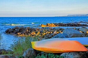 Beach nearby - Walk to lifts condo with mountain view, hot tub, & beach access - dog-friendly (The Blue Mountains)