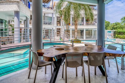 Inviting condo with pool, hot tub, mountain views, balcony, & W/D