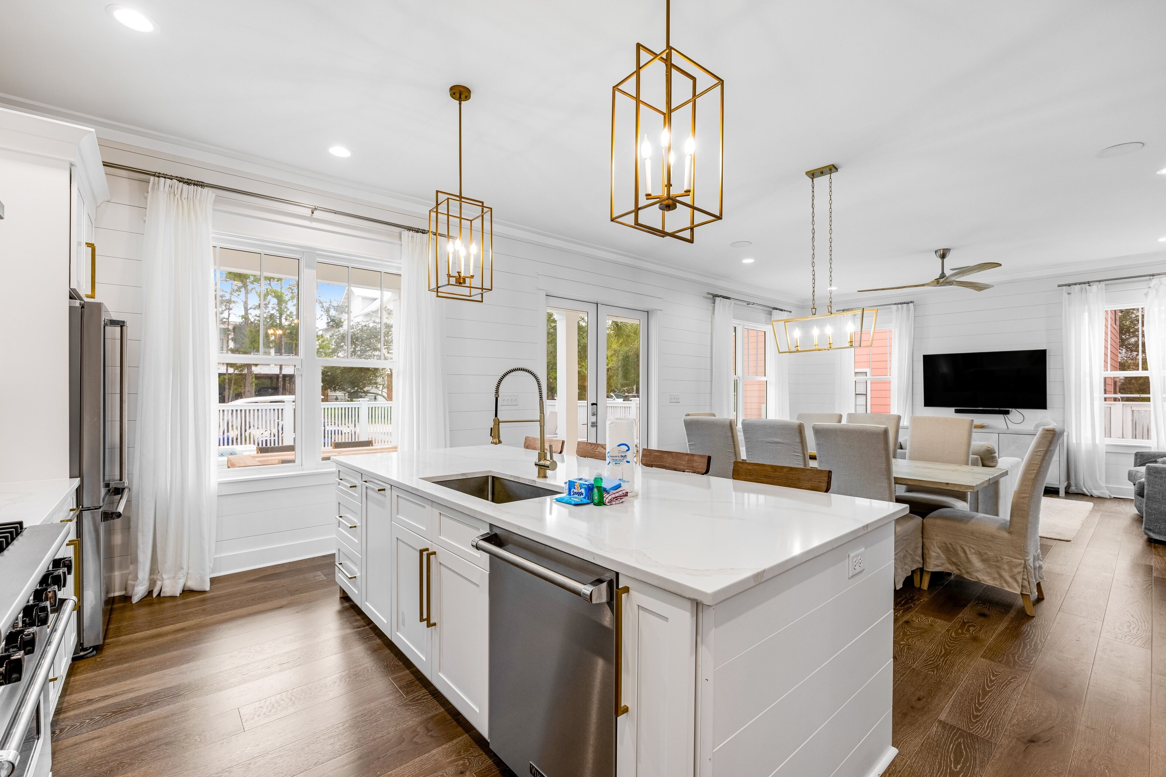 ثلاجة، ميكروويف، فرن، موقد طهي مسطح