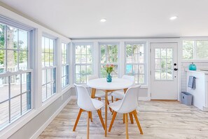 Dining - Peaceful waterfront cottage with furnished deck, beautiful view, firepit (Plymouth)