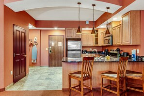 冰箱、微波炉、烤箱、炉灶