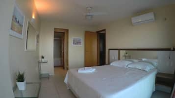 Cortinas blackout, wifi gratis y ropa de cama