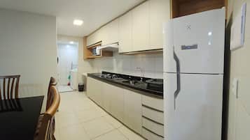 Comfort Apartment, 2 Bedrooms, Partial Sea View | Private kitchen