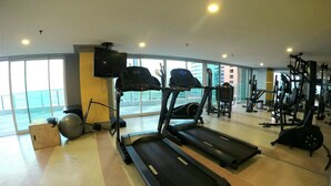 A gym with treadmills, exercise balls, and weight machines. - Terraços do Atlântico By Solemar (Fortaleza)