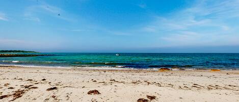 Una playa cerca