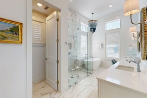 Hair dryer, towels - Seaside home with ocean views, deck, 2 outdoor pools, gym, washer/dryer, & grill (Port Aransas)