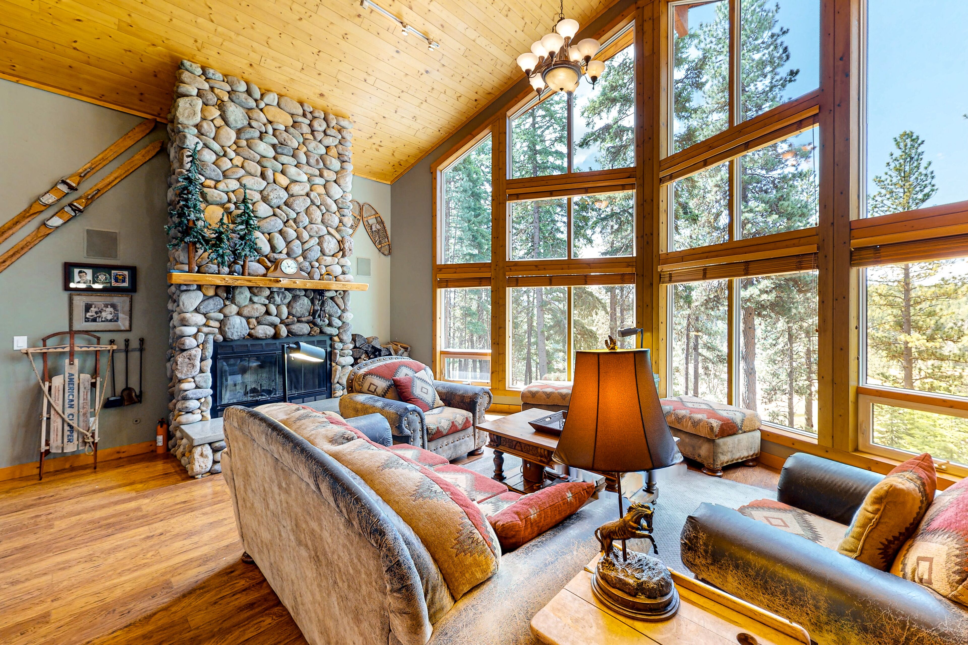 Sandy Ridge | House in Cle Elum with fireplace, game room, & W/D