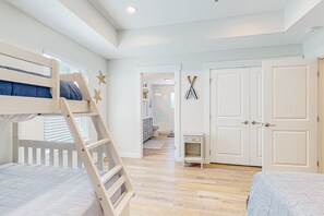 5 bedrooms, internet, bed sheets