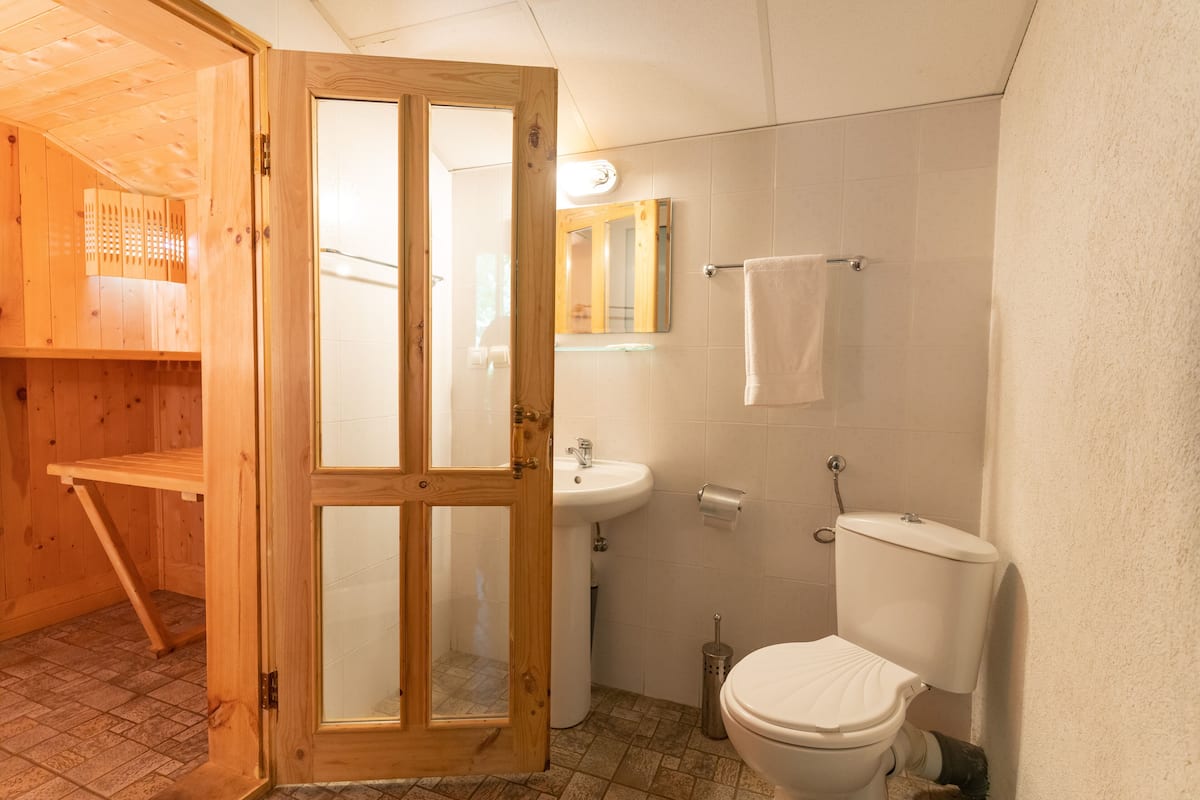 Villa | Badezimmer | Handtücher