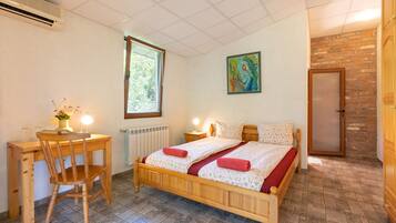 Standard Double Room | Travel crib, free WiFi, bed sheets