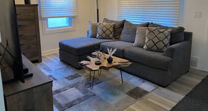Cozy/Charming Traditional Michigan 2bd. House