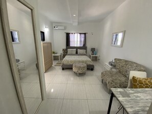 1 chambre, bureau, fer et planche à repasser, Wi-Fi gratuit