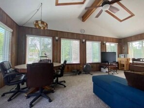 TV, fireplace - Quiet Sand Point Canal Front Living (Pigeon)