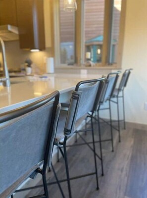 Dining - Modern Upper Pines Chalet (Gallatin Gateway)